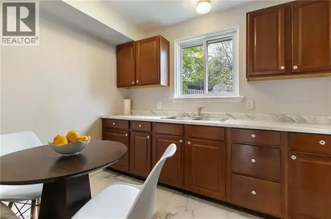 29 Woodlawn Avenue Brantford ON N3V 1A4