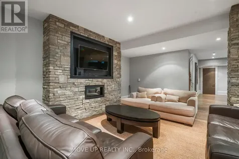 10 Hiawatha Avenue Wasaga Beach ON L9Z 2L9