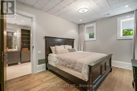 10 Hiawatha Avenue Wasaga Beach ON L9Z 2L9