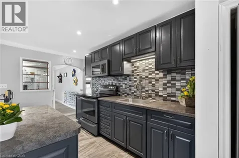 73 Avondale Street Brantford ON N3S 4M1