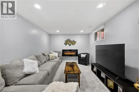 73 Avondale Street Brantford ON N3S 4M1