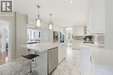3083 Lakeshore Road Burlington ON L7N 1A3