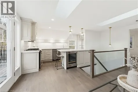 3083 Lakeshore Road Burlington ON L7N 1A3