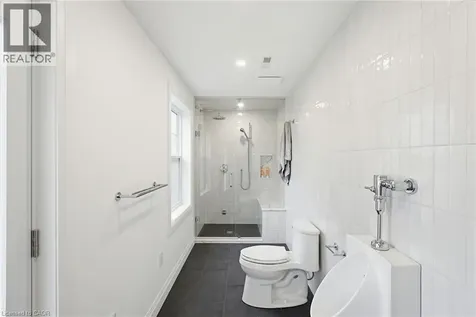 3083 Lakeshore Road Burlington ON L7N 1A3