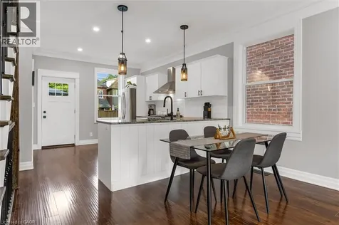 39 Fairleigh Avenue North Hamilton ON L8L 6H1