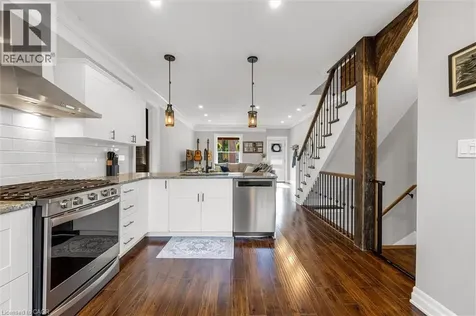 39 Fairleigh Avenue North Hamilton ON L8L 6H1