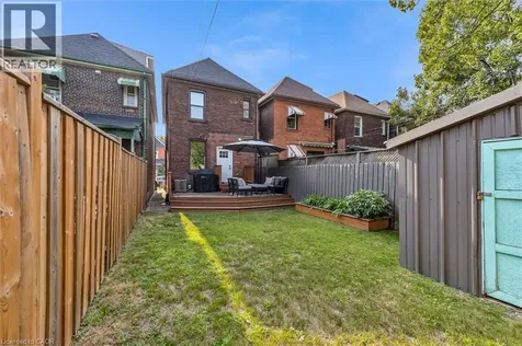 39 Fairleigh Avenue North Hamilton ON L8L 6H1