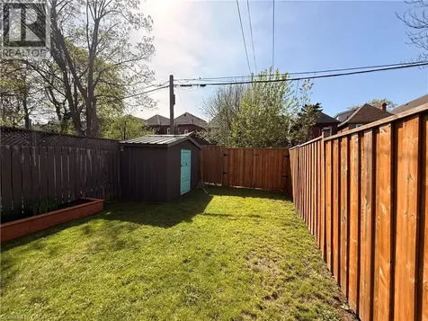 39 Fairleigh Avenue North Hamilton ON L8L 6H1