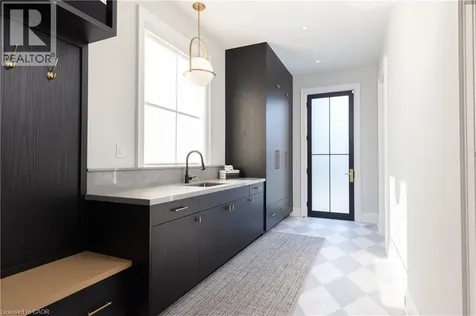 46 Second Street Oakville ON L6J 3T2