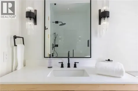 46 Second Street Oakville ON L6J 3T2