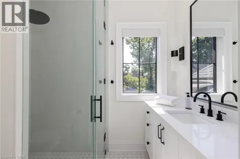 46 Second Street Oakville ON L6J 3T2