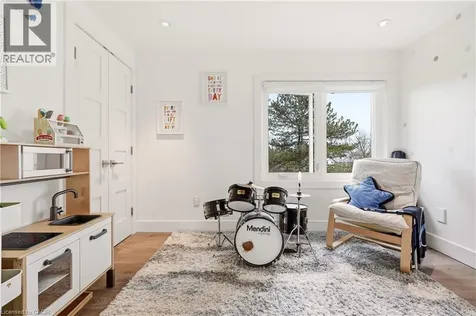 26 Weneil Drive Freelton ON L8B 0Z6