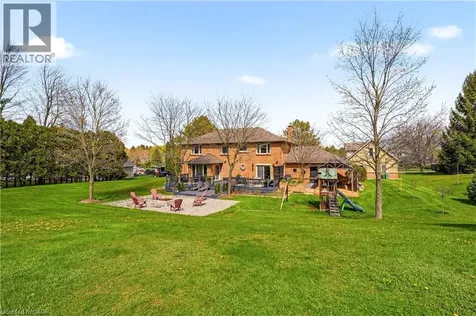 26 Weneil Drive Freelton ON L8B 0Z6