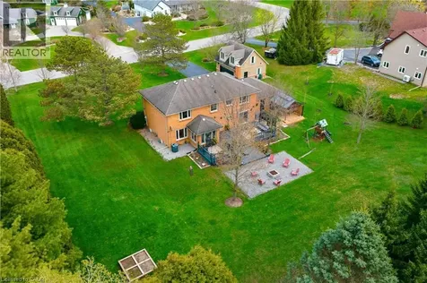 26 Weneil Drive Freelton ON L8B 0Z6