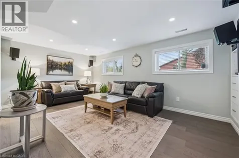 574 Sprucehill Avenue Waterloo ON N2L 4V9