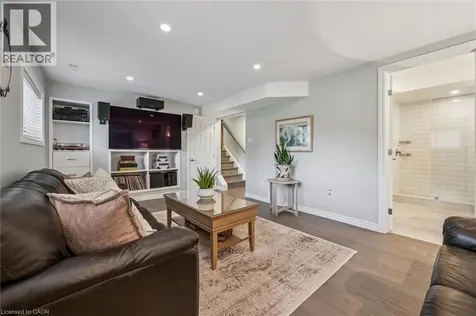 574 Sprucehill Avenue Waterloo ON N2L 4V9