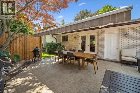 574 Sprucehill Avenue Waterloo ON N2L 4V9