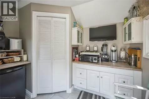 574 Sprucehill Avenue Waterloo ON N2L 4V9
