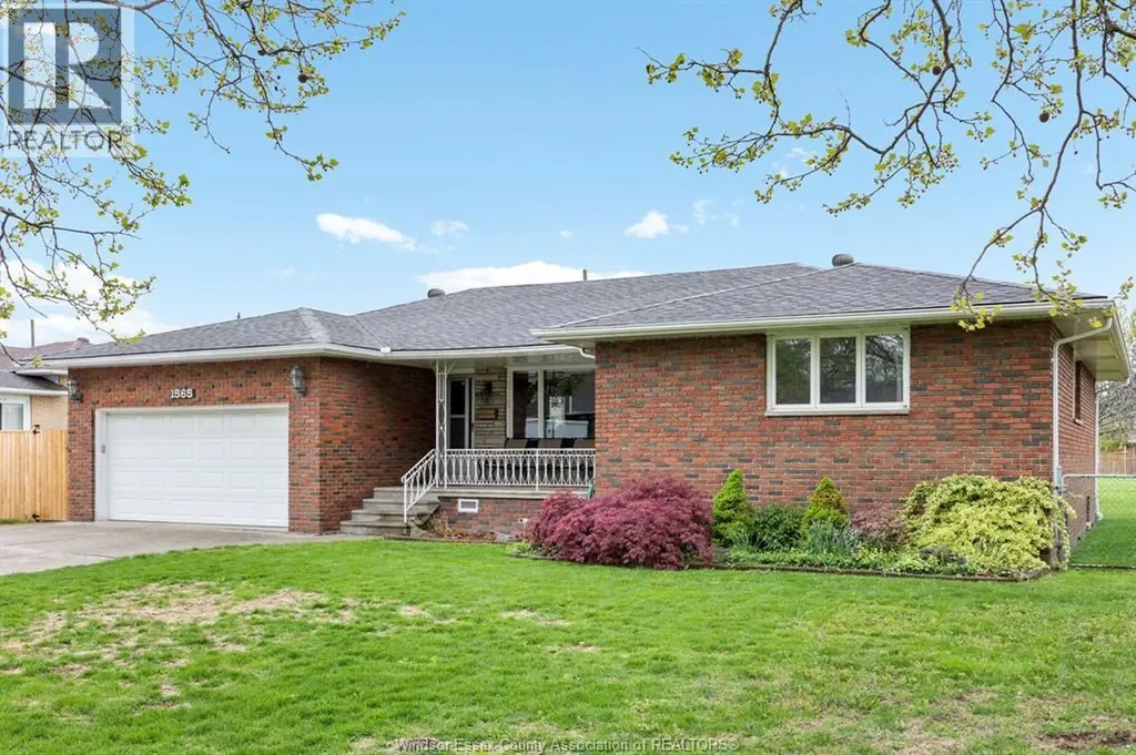 1565 Roxborough Windsor ON N9B 3H2