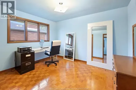 1565 Roxborough Windsor ON N9B 3H2