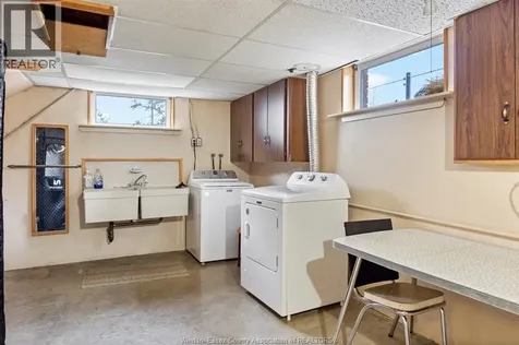 1565 Roxborough Windsor ON N9B 3H2