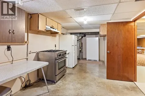1565 Roxborough Windsor ON N9B 3H2