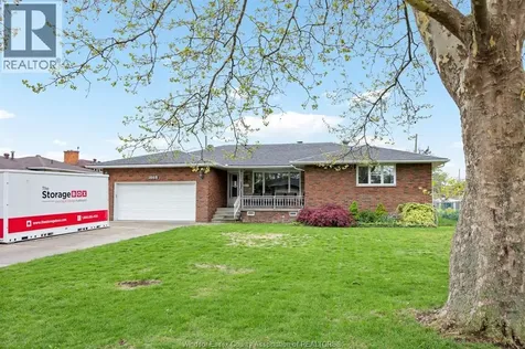 1565 Roxborough Windsor ON N9B 3H2