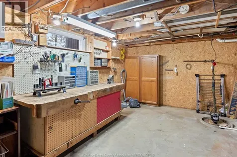 1565 Roxborough Windsor ON N9B 3H2