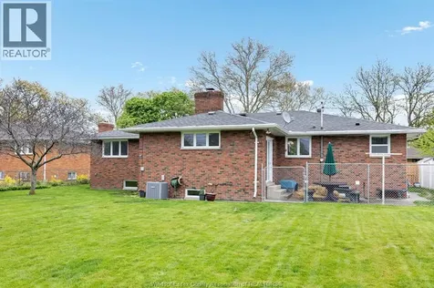 1565 Roxborough Windsor ON N9B 3H2