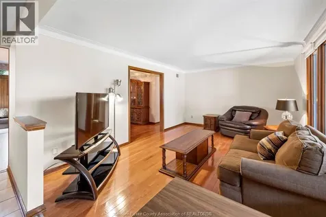 1565 Roxborough Windsor ON N9B 3H2