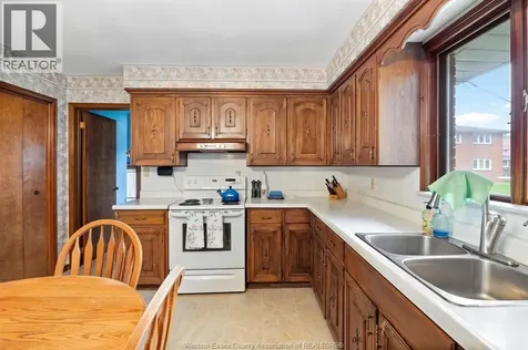 1565 Roxborough Windsor ON N9B 3H2