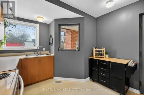 272 King Edward Avenue Ottawa ON K1N 7M1