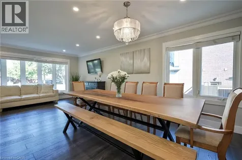 390 Wendall Place Oakville ON L6K 2M1