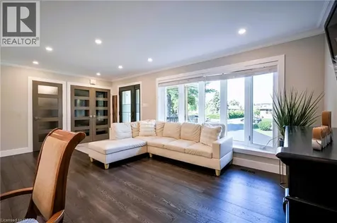 390 Wendall Place Oakville ON L6K 2M1