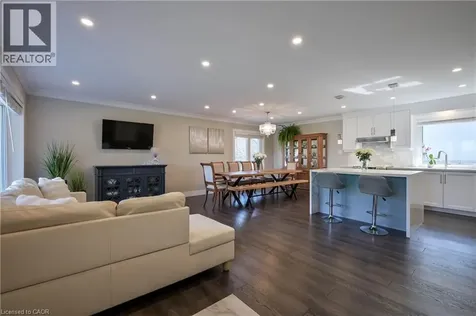 390 Wendall Place Oakville ON L6K 2M1