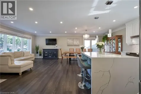 390 Wendall Place Oakville ON L6K 2M1