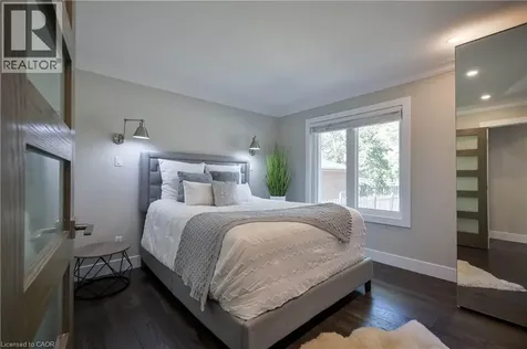 390 Wendall Place Oakville ON L6K 2M1