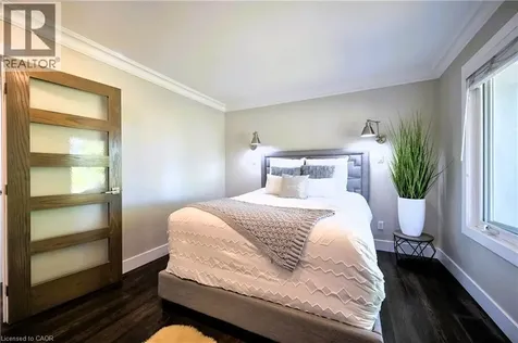 390 Wendall Place Oakville ON L6K 2M1