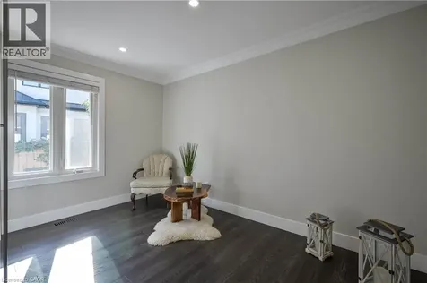 390 Wendall Place Oakville ON L6K 2M1