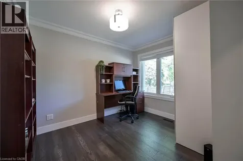 390 Wendall Place Oakville ON L6K 2M1
