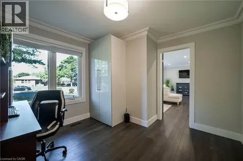 390 Wendall Place Oakville ON L6K 2M1