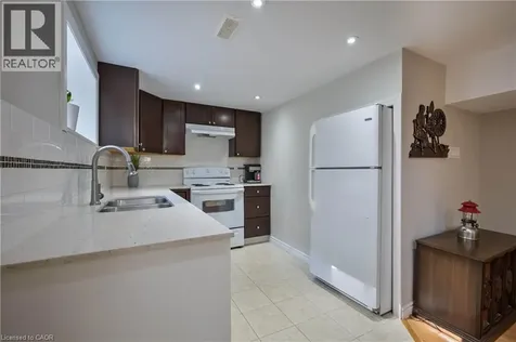 390 Wendall Place Oakville ON L6K 2M1