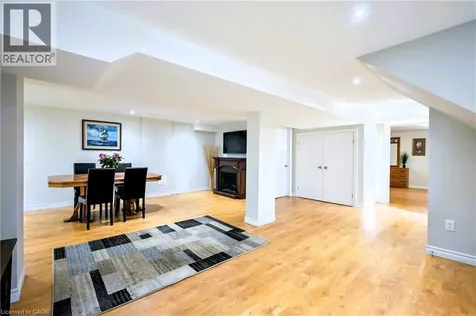 390 Wendall Place Oakville ON L6K 2M1