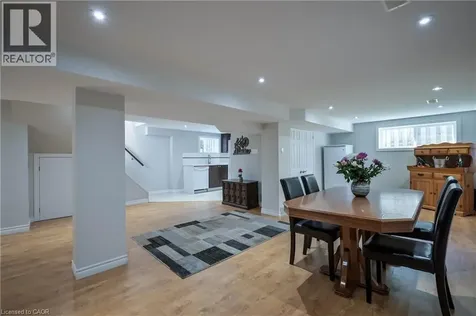 390 Wendall Place Oakville ON L6K 2M1