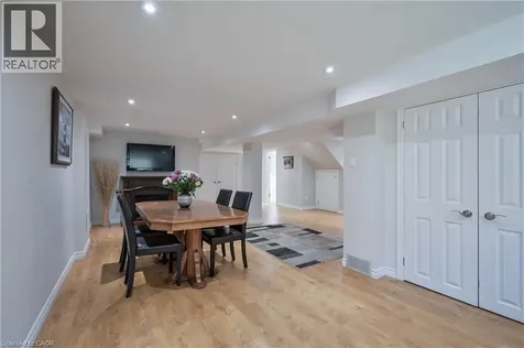 390 Wendall Place Oakville ON L6K 2M1