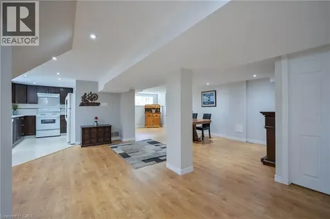 390 Wendall Place Oakville ON L6K 2M1