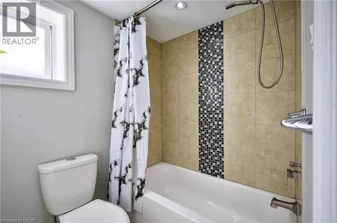 390 Wendall Place Oakville ON L6K 2M1