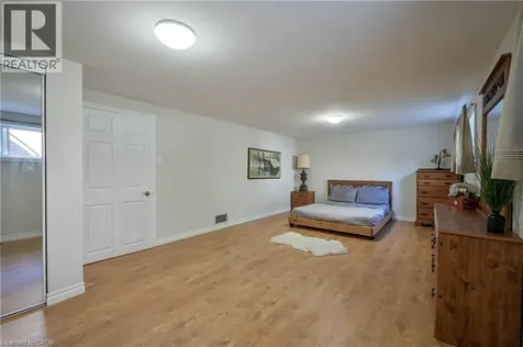390 Wendall Place Oakville ON L6K 2M1