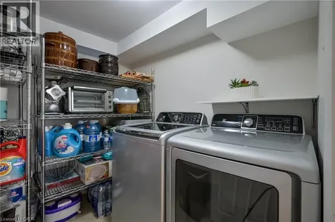 390 Wendall Place Oakville ON L6K 2M1