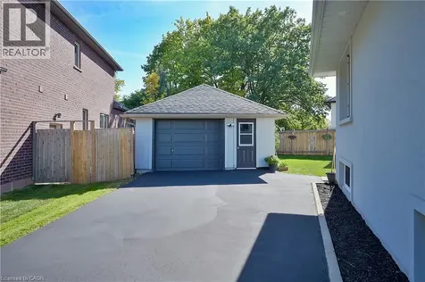 390 Wendall Place Oakville ON L6K 2M1